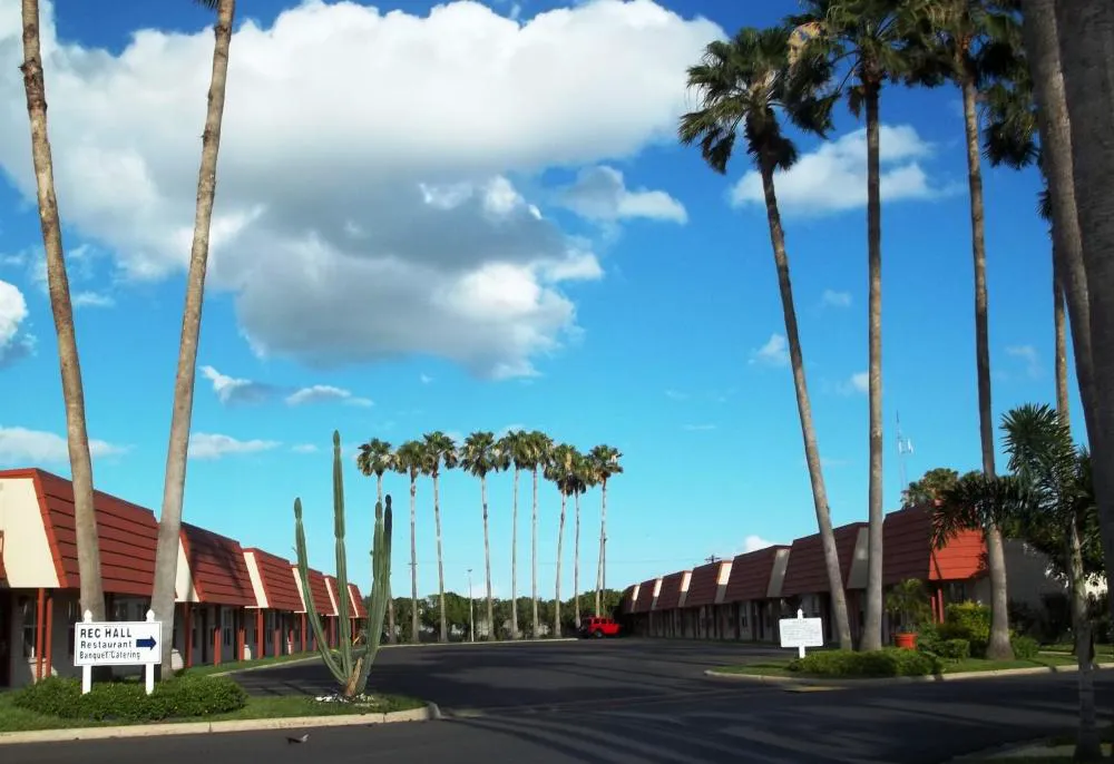 Victoria Palms Inn & Suites hotel hero