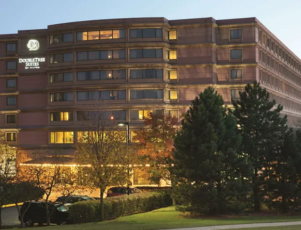 DoubleTree Suites by Hilton Htl & Conf Cntr Downers Grove hotel detail image 2