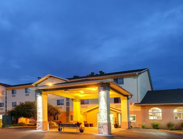 Baymont by Wyndham Galesburg hotel detail image 1