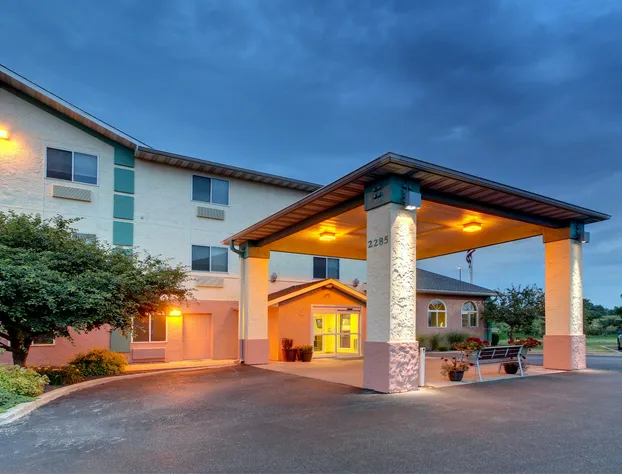 Baymont by Wyndham Galesburg hotel detail image 3