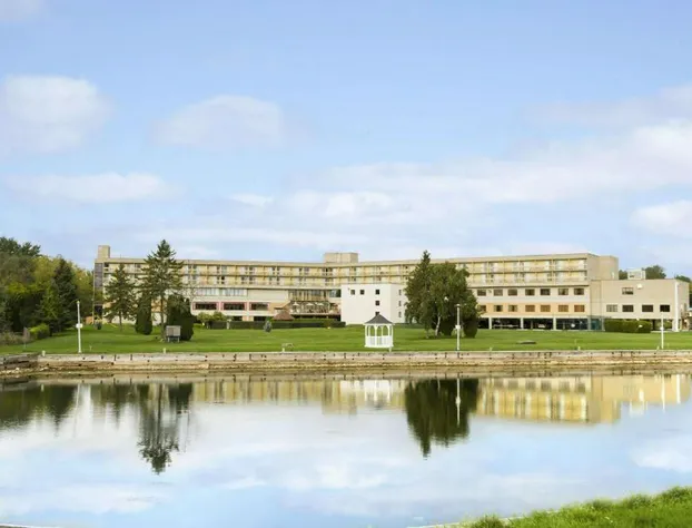 Ramada by Wyndham Belleville Harbourview Conference Centre hotel detail image 2