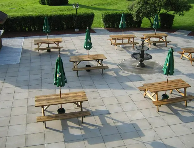 Ramada by Wyndham Belleville Harbourview Conference Centre hotel detail image 3