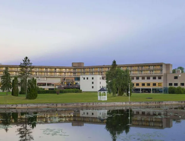 Ramada by Wyndham Belleville Harbourview Conference Centre hotel detail image 4