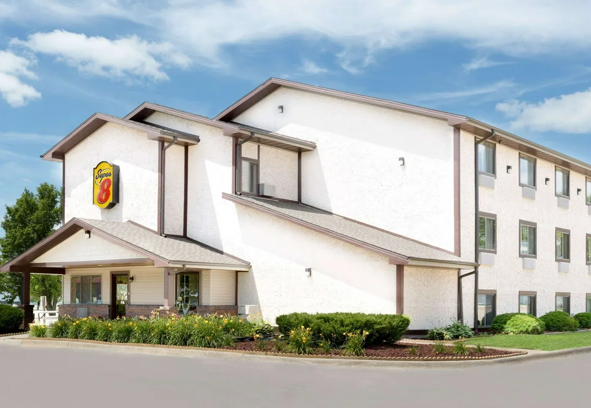 Super 8 by Wyndham Boone hotel hero