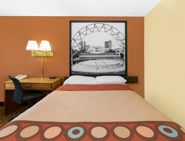 Super 8 by Wyndham Boone hotel detail image 3