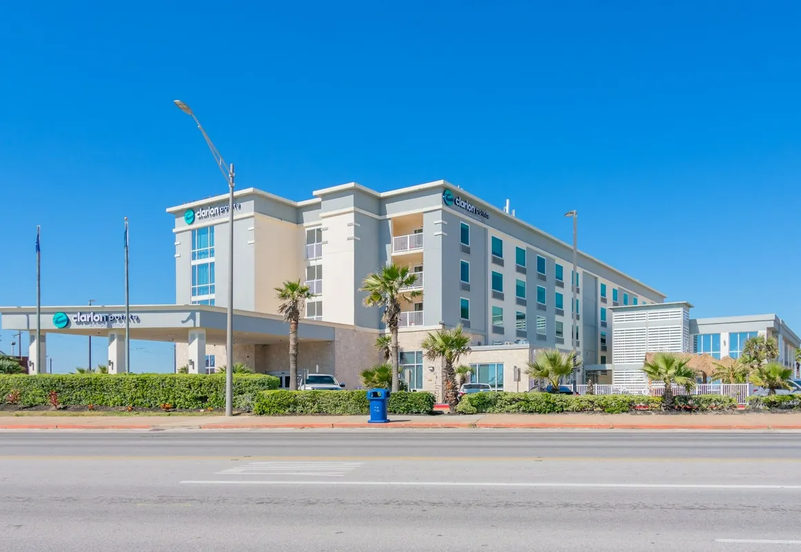 Clarion Pointe Galveston Seawall hotel hero