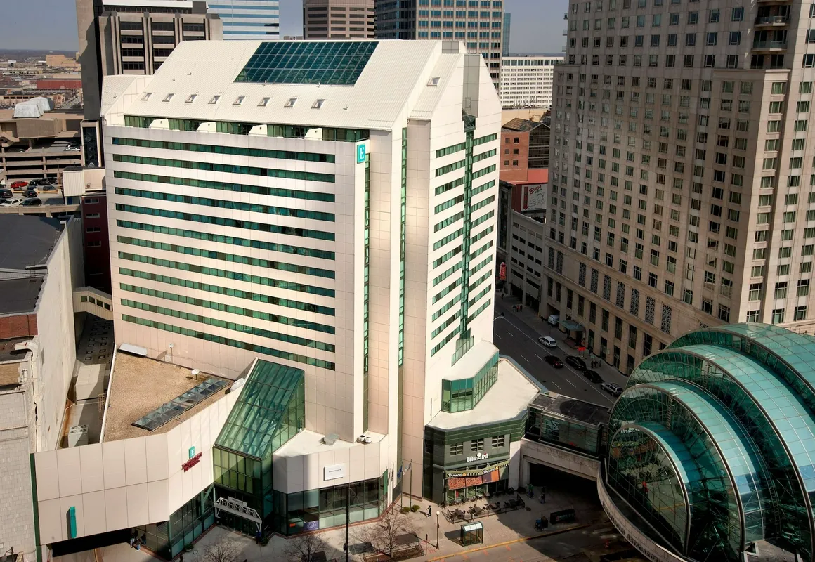 Embassy Suites by Hilton Indianapolis Downtown hotel hero