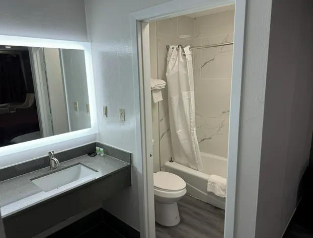 American Inn hotel detail image 4