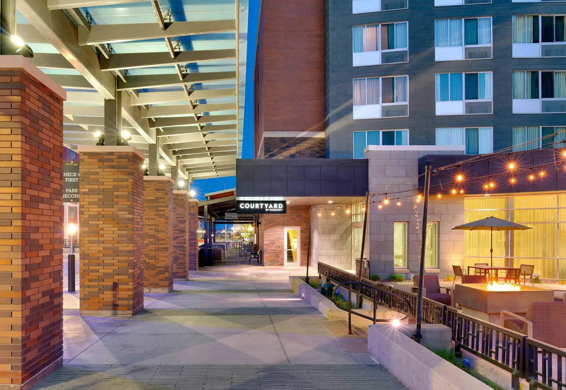 Courtyard by Marriott Lincoln Downtown hotel hero