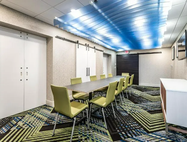 Holiday Inn Express Flint-Campus Area by IHG hotel detail image 2