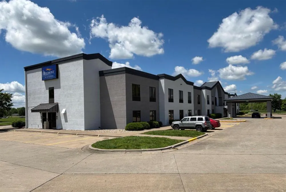 Baymont by Wyndham Marion hotel hero