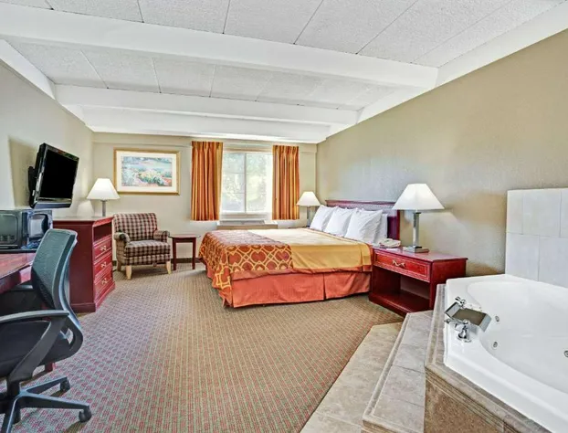 Travelodge by Wyndham Iowa City hotel detail image 3