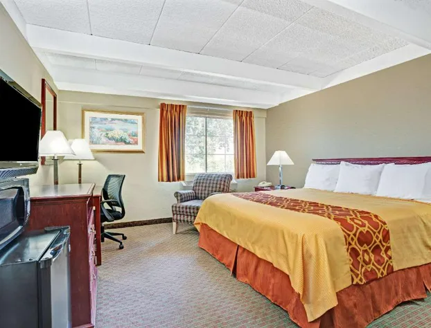 Travelodge by Wyndham Iowa City hotel detail image 4