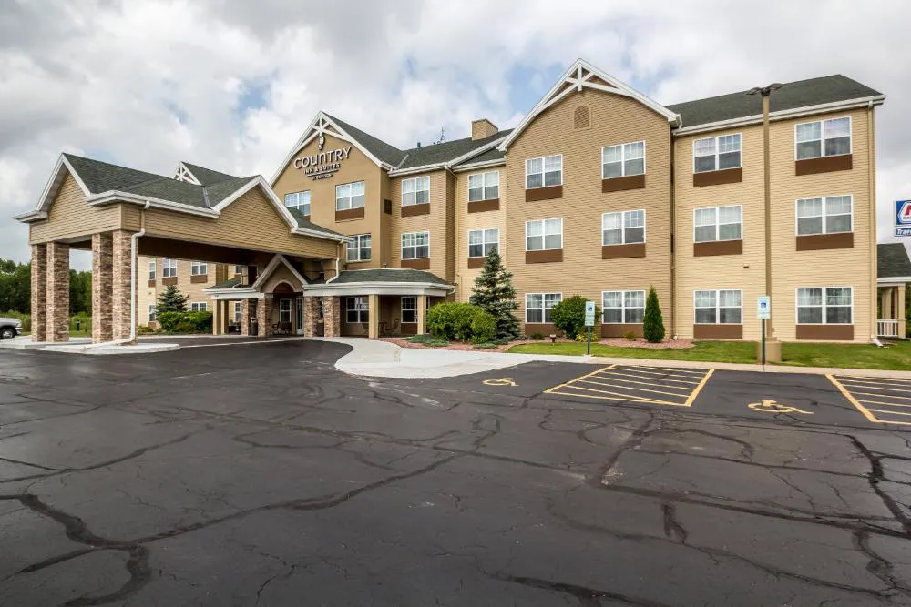 Country Inn & Suites by Radisson, Fond du Lac, WI hotel hero