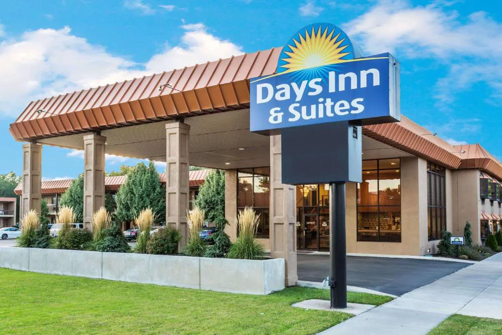 Days Inn & Suites by Wyndham Logan hotel hero