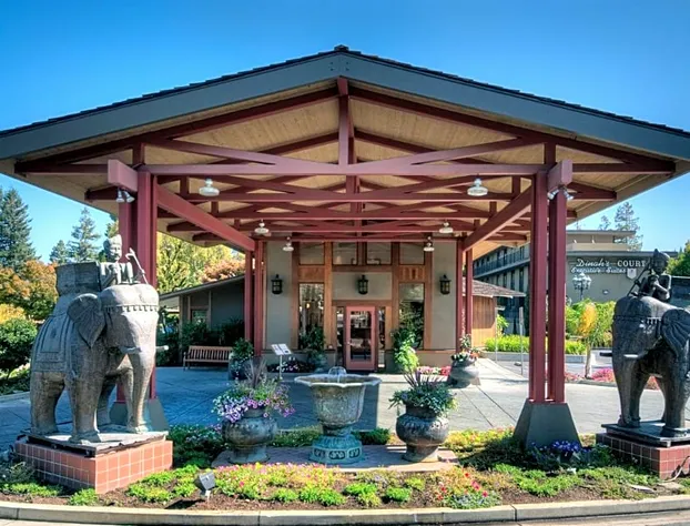 Dinah's Garden Hotel hotel detail image 1