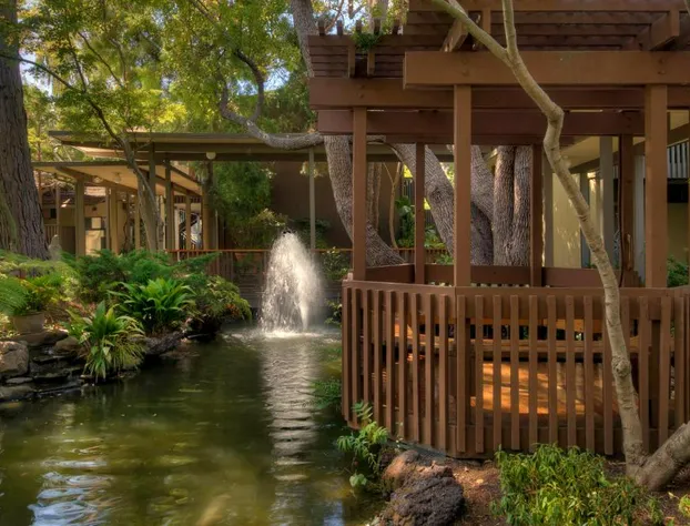 Dinah's Garden Hotel hotel detail image 2