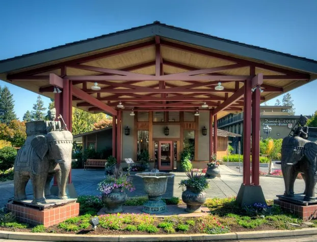 Dinah's Garden Hotel hotel detail image 3