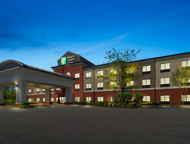 Holiday Inn Express and Suites Fairmont by IHG hotel detail image 1