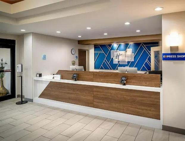 Holiday Inn Express and Suites Fairmont by IHG hotel detail image 4