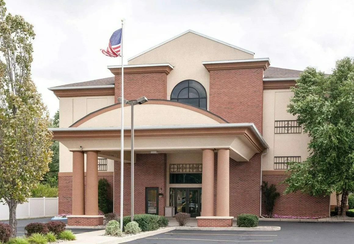 Quality Inn & Suites Niles hotel hero