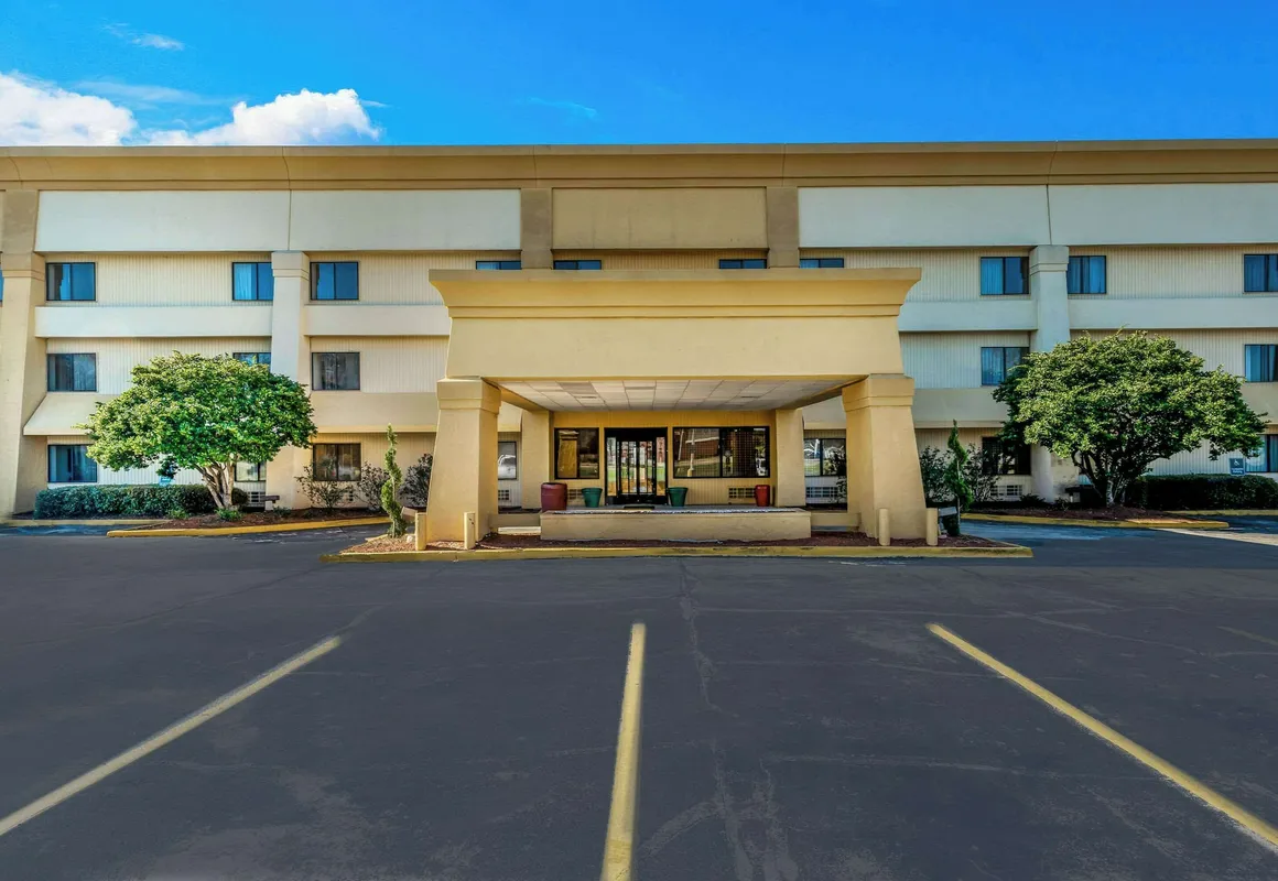 Baymont by Wyndham Meridian hotel hero