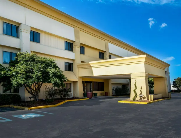 Baymont by Wyndham Meridian hotel detail image 1