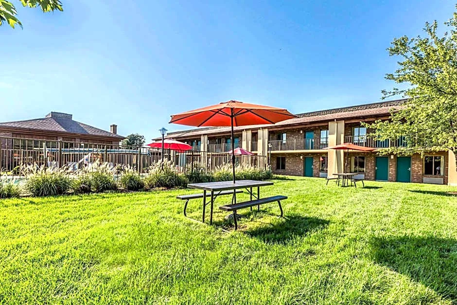 Quality Inn hotel hero