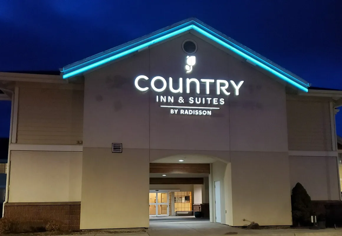 Country Inn & Suites by Radisson, Bend, OR hotel hero