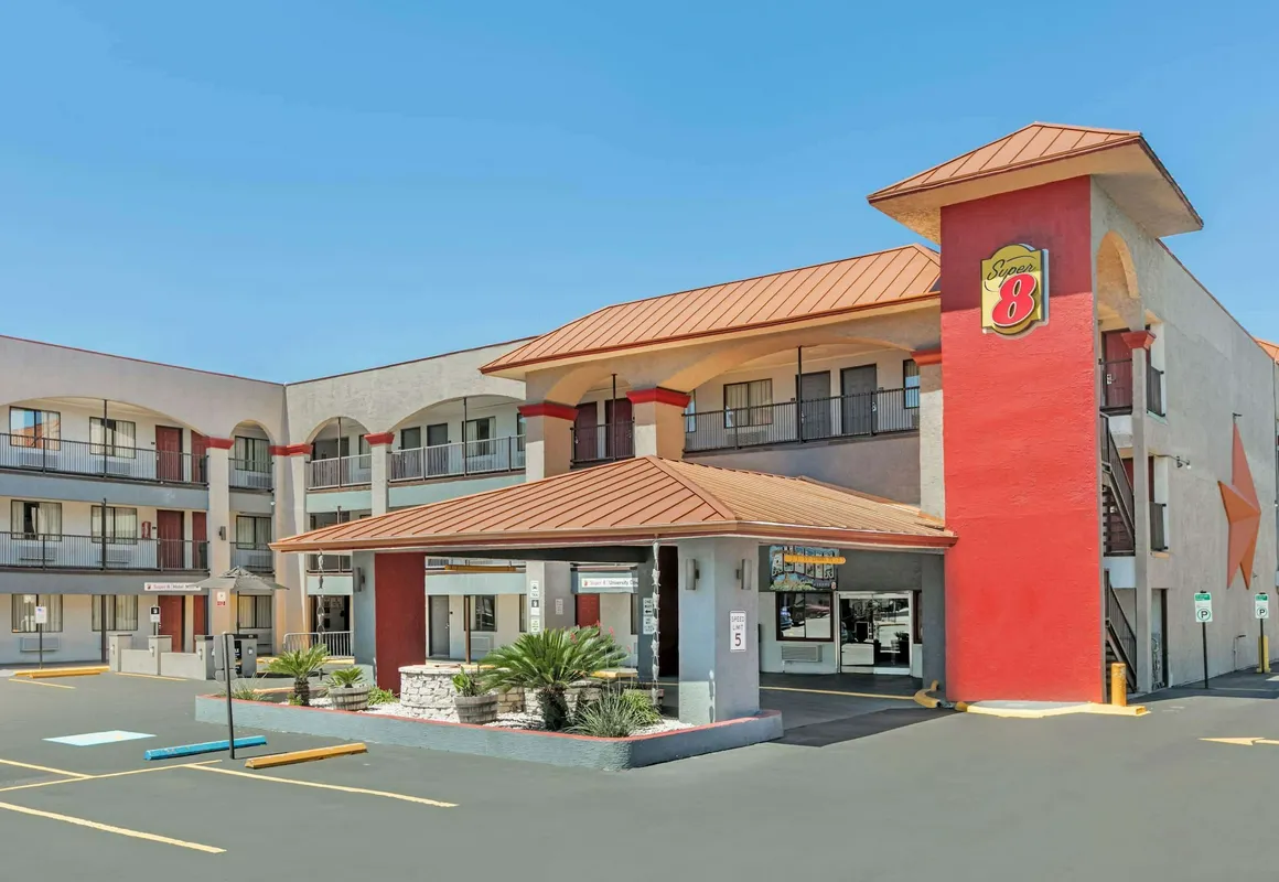 Super 8 by Wyndham Austin University/Downtown Area hotel hero