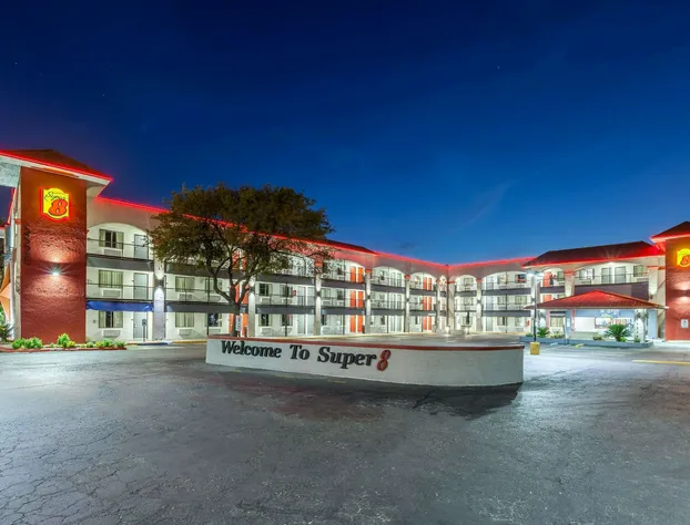 Super 8 by Wyndham Austin University/Downtown Area hotel detail image 1