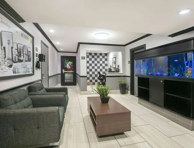 Super 8 by Wyndham Austin University/Downtown Area hotel detail image 4