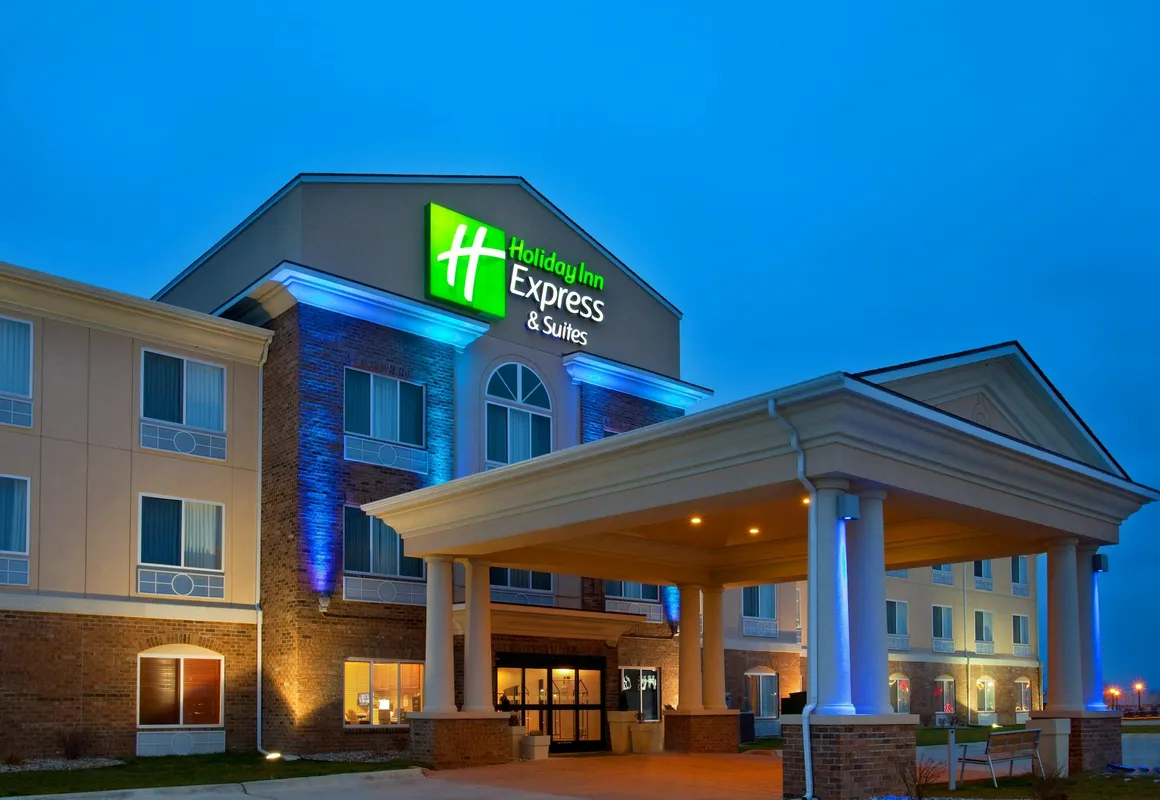 Holiday Inn Express & Suites Mattoon by IHG hotel hero