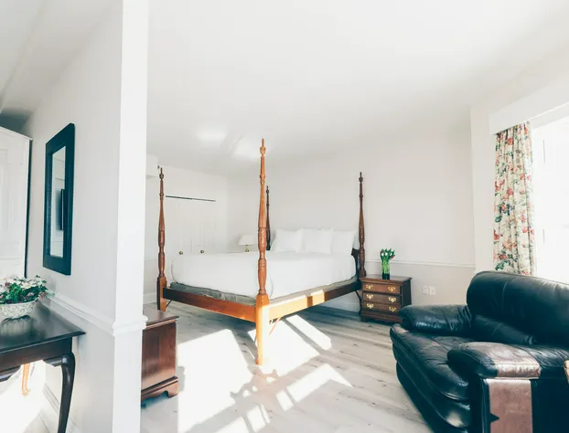 Loyalist Country Inn & Conference Centre hotel detail image 4