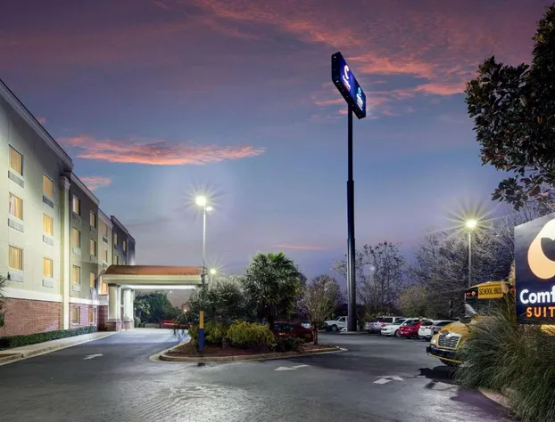 Comfort Suites Forsyth near I-75 hotel detail image 2