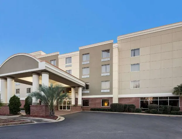 Comfort Suites Forsyth near I-75 hotel detail image 4