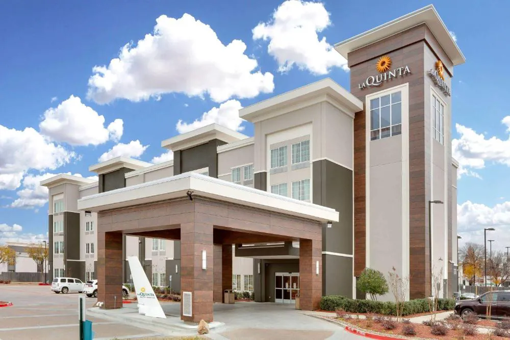La Quinta Inn & Suites by Wyndham Dallas Love Field hotel hero