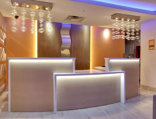 La Quinta Inn & Suites by Wyndham Dallas Love Field hotel detail image 3