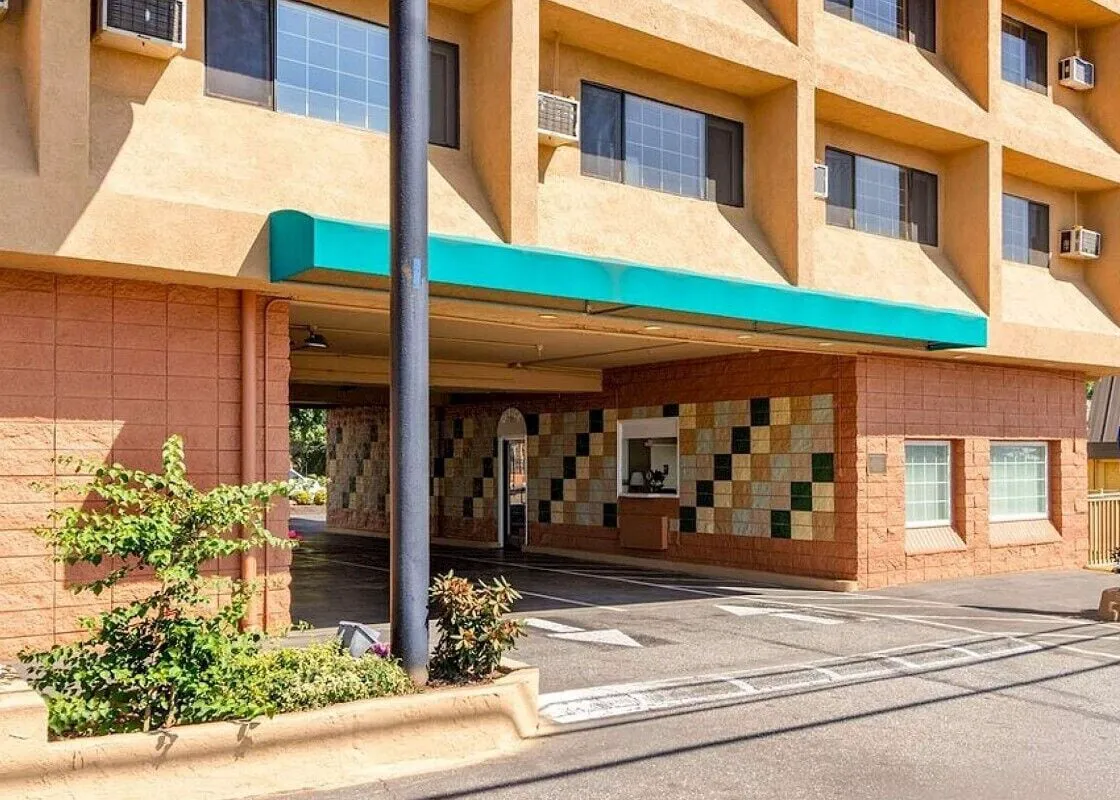 Auburn House Hotel hotel hero