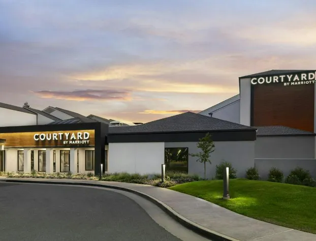 Courtyard by Marriott Bakersfield hotel detail image 1