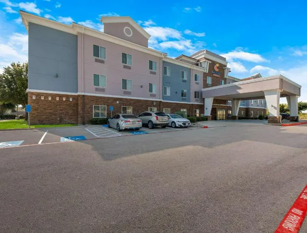 Comfort Suites Bastrop hotel detail image 2