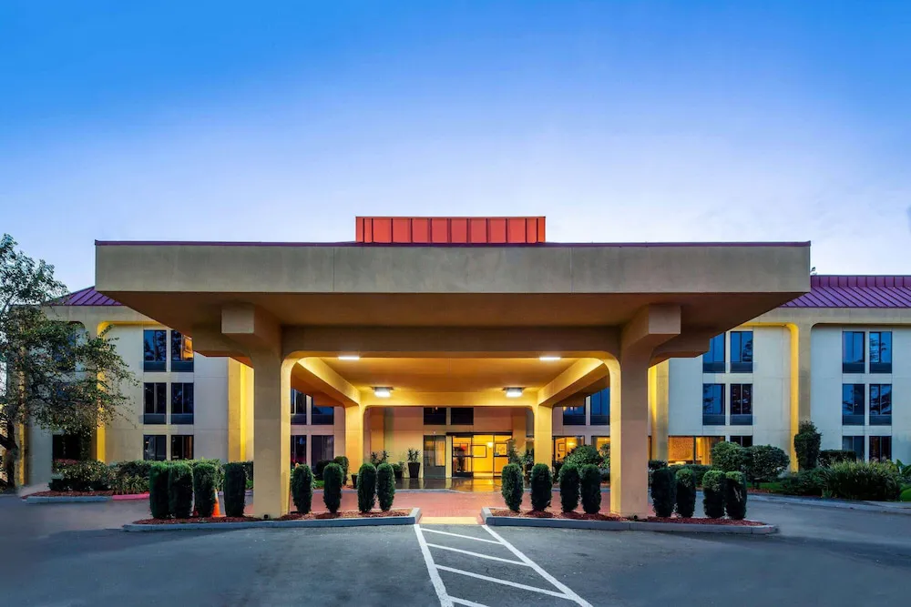 Oakland Airport Arena Hotel hotel hero