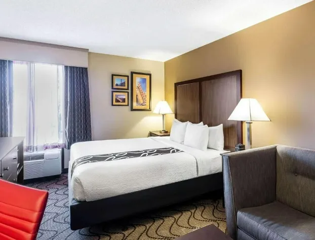 Oakland Airport Arena Hotel hotel detail image 3