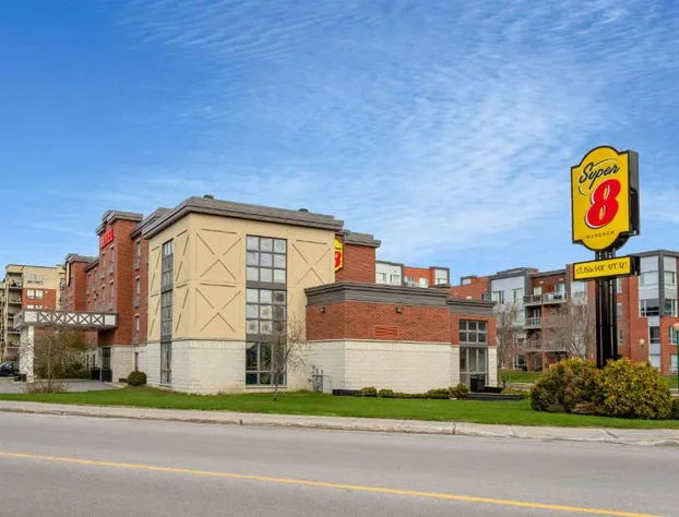 Super 8 by Wyndham Lachenaie/Terrebonne hotel detail image 1