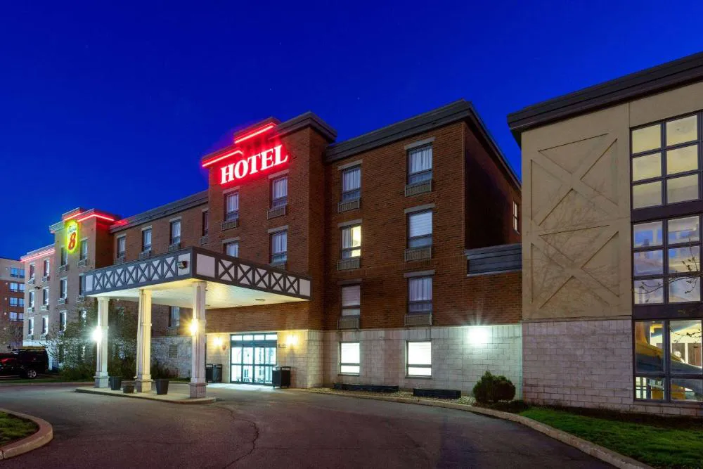 Super 8 by Wyndham Lachenaie/Terrebonne hotel hero