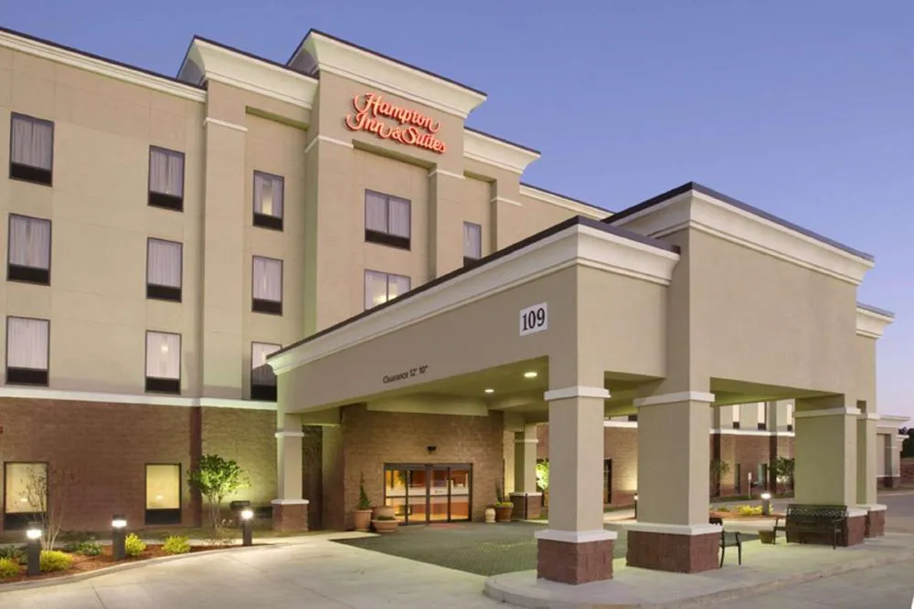 Hampton Inn & Suites McComb hotel hero