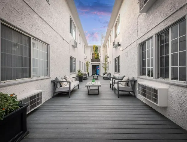 Wilshire Crest Hotel Los Angeles hotel detail image 2