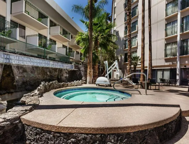 DoubleTree by Hilton Phoenix Midtown hotel detail image 1