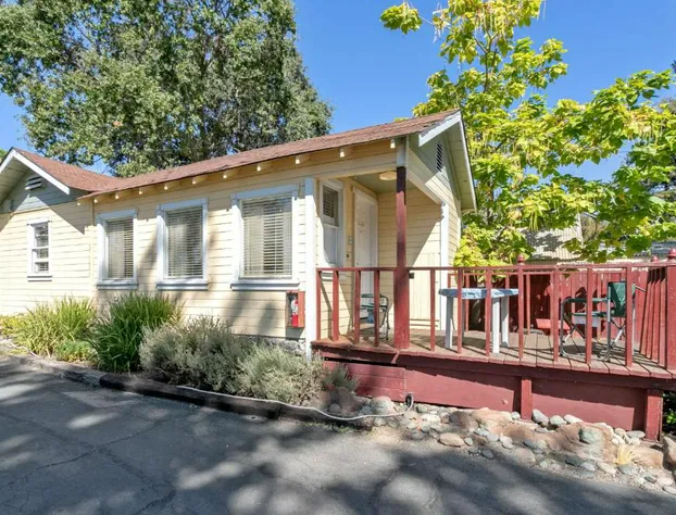 Skylark Shores Resort hotel detail image 3