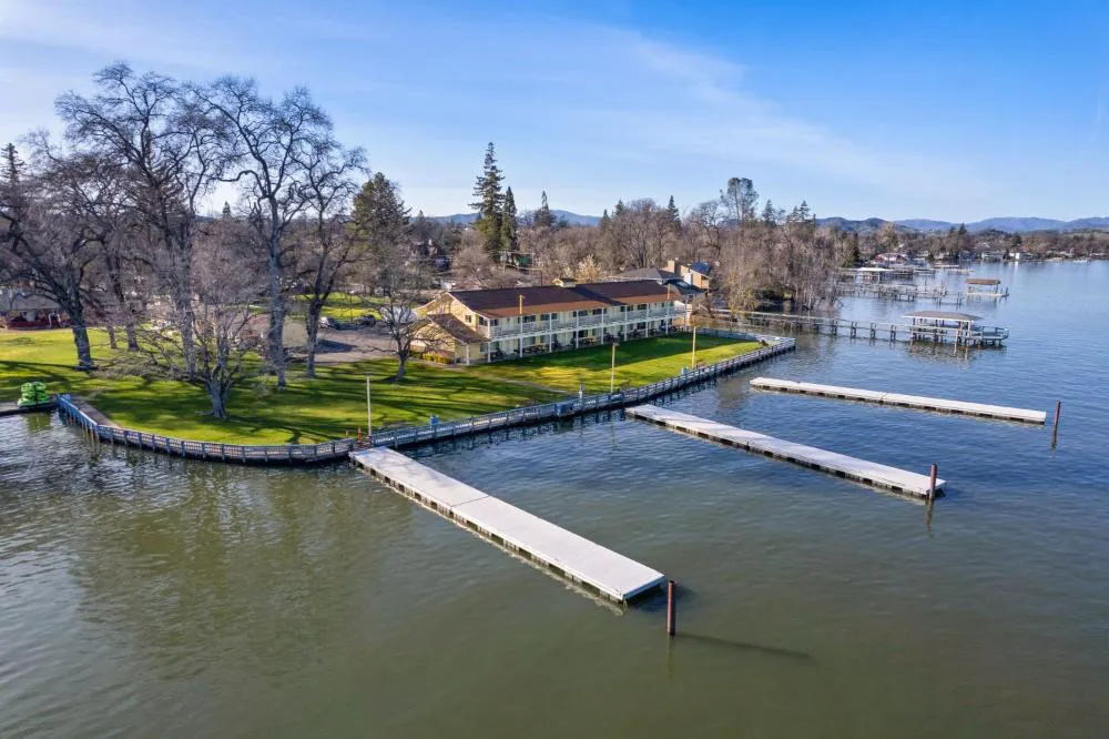 Skylark Shores Resort hotel hero